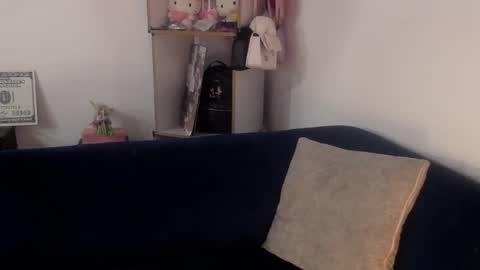Snapshot of honey_dirty chatting on 06/17/26, 02:18 emyy online show from 06/17/26, 02:18
