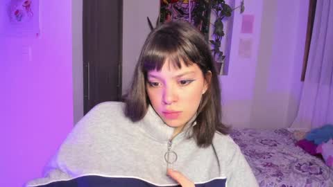 Snapshot of honey_hoe chatting on 12/17/24, 03:06 Lau online show from 12/17/24, 03:06