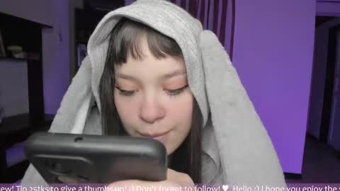 Snapshot of honey_hoe chatting on 11/21/25, 01:48 Lau online show from 11/21/25, 01:48