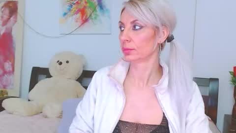 honey_lara online show from 02/15/26, 08:13