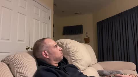 honey_man14 online show from 02/28/25, 06:21