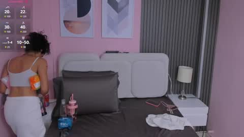 honey_sofii_ online show from 09/29/25, 12:05