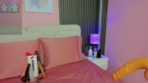 honey_sofii_ online show from 04/15/26, 11:28