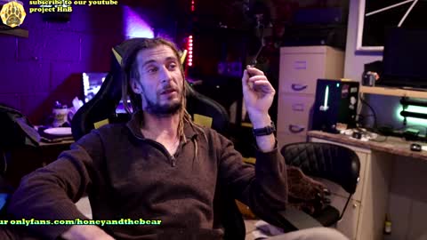 Honey and Bear online show from 12/24/24, 03:38