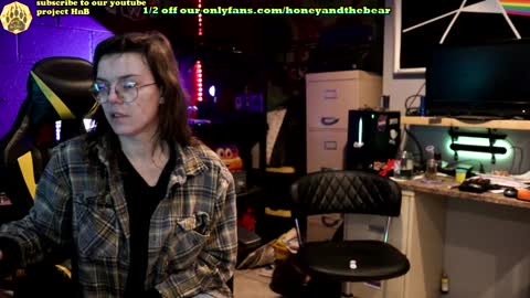 Honey and Bear online show from 01/04/25, 03:40