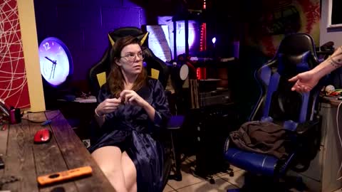Honey and Bear online show from 12/14/25, 03:23