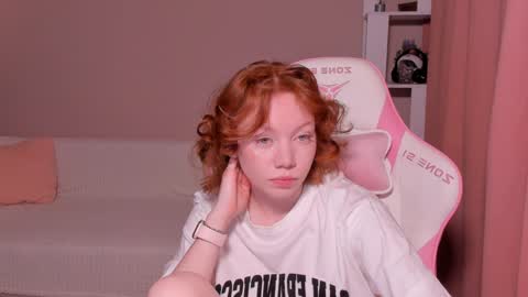 Snapshot of honeyautumn chatting on 01/25/25, 12:06 honeyautumn online show from 01/25/25, 12:06