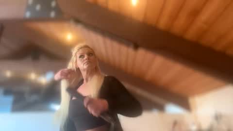 Snapshot of honeybuhnny chatting on 03/03/26, 01:56 honeybuhnny online show from 03/03/26, 01:56