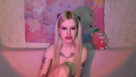 Lisa online show from 11/22/25, 01:37