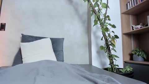 Sofia independent model online show from 12/24/24, 11:17