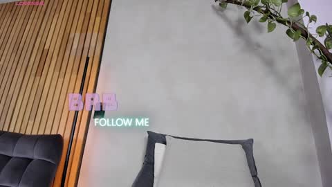 Sofia independent model online show from 12/27/24, 11:17