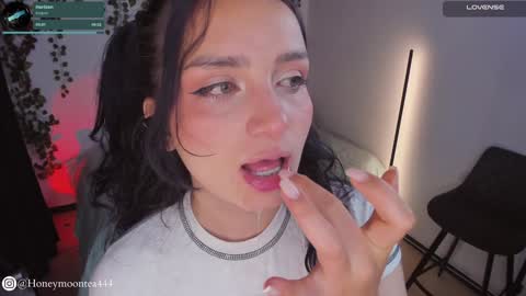 Snapshot of honeymoontea chatting on 01/30/25, 06:56 online show from 01/30/25, 06:56