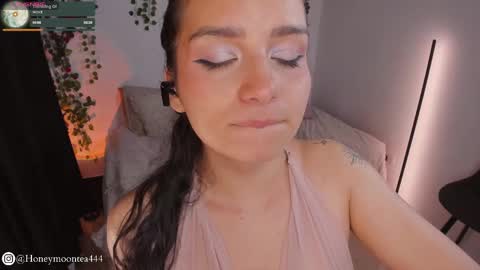 Snapshot of honeymoontea chatting on 03/07/25, 11:27 online show from 03/07/25, 11:27