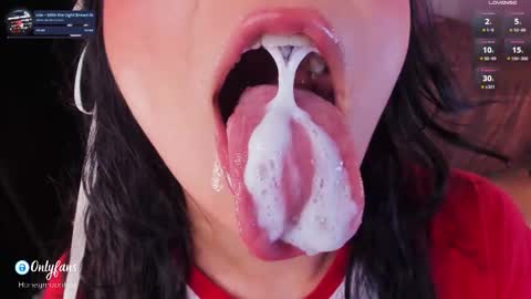 Snapshot of honeymoontea chatting on 09/12/25, 01:28 online show from 09/12/25, 01:28