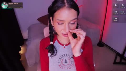 Snapshot of honeymoontea chatting on 09/27/25, 02:27 online show from 09/27/25, 02:27