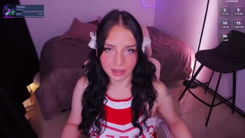 Snapshot of honeymoontea chatting on 10/27/25, 08:46 online show from 10/27/25, 08:46