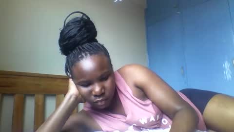 Honeymuny online show from 12/04/25, 08:34