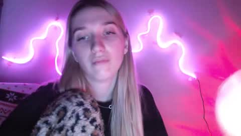 honeyveil online show from 03/17/26, 05:49