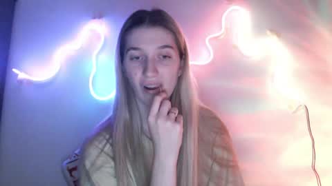 honeyveil online show from 03/26/26, 12:44