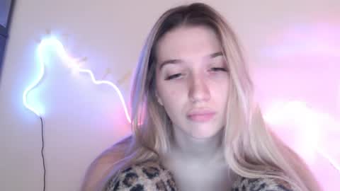 honeyveil online show from 04/18/26, 03:49