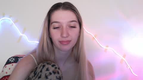 honeyveil online show from 04/21/26, 12:11