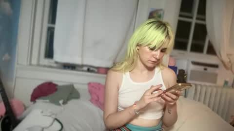 Snapshot of honeyxlimbed chatting on 09/09/25, 06:35 Emi Rose online show from 09/09/25, 06:35