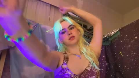 Snapshot of honeyxlimbed chatting on 06/20/26, 03:53 Emi Rose online show from 06/20/26, 03:53