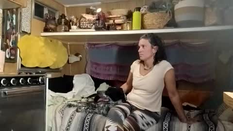 Snapshot of hoodoou chatting on 12/15/25, 02:38 hoodoou online show from 12/15/25, 02:38