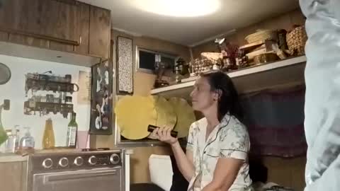 Snapshot of hoodoou chatting on 12/20/25, 05:03 hoodoou online show from 12/20/25, 05:03