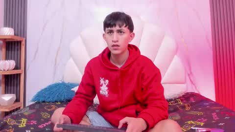 Snapshot of hoot_booys_ chatting on 12/14/25, 08:46 hoot_booys_ online show from 12/14/25, 08:46