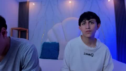 Snapshot of hoot_booys_ chatting on 01/16/26, 07:40 hoot_booys_ online show from 01/16/26, 07:40