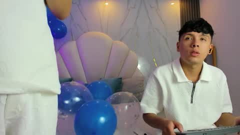 Snapshot of hoot_booys_ chatting on 02/19/26, 09:00 hoot_booys_ online show from 02/19/26, 09:00