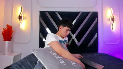 Snapshot of hoot_booys_ chatting on 02/26/26, 08:41 hoot_booys_ online show from 02/26/26, 08:41