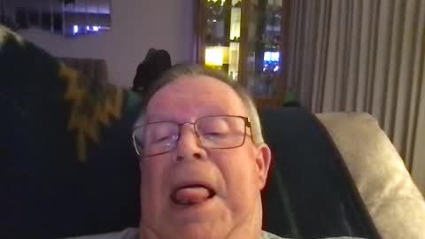 Snapshot of horndog69b chatting on 12/19/25, 07:59 horndog online show from 12/19/25, 07:59