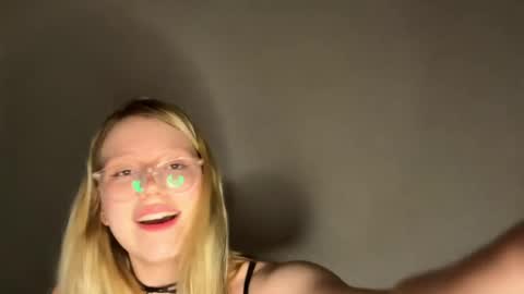 Snapshot of horney_audrey chatting on 01/09/25, 12:25 Audrey online show from 01/09/25, 12:25