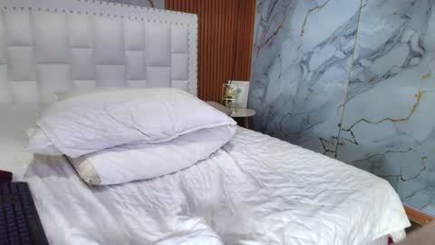 Khloe  online show from 12/17/24, 02:01