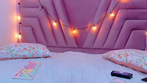 Khloe  online show from 11/14/25, 01:21