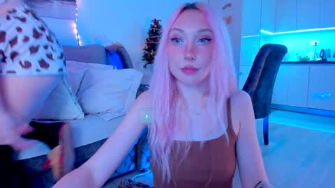 Snapshot of hornybunnys chatting on 12/21/24, 10:40 Alex and Rosie online show from 12/21/24, 10:40