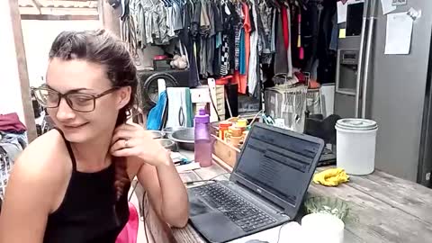 Snapshot of hornyhippies0080 chatting on 11/16/25, 07:25 Nix D online show from 11/16/25, 07:25