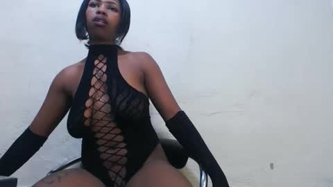 Snapshot of hornysnowie23x chatting on 11/16/25, 01:11 hornysnowie23x online show from 11/16/25, 01:11