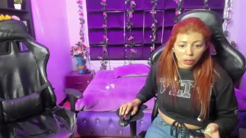 Snapshot of hornyy_mom chatting on 01/31/25, 11:35 hornyy mom online show from 01/31/25, 11:35