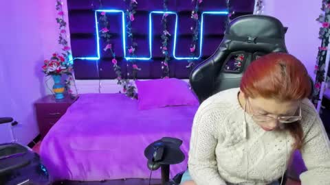 Snapshot of hornyy_mom chatting on 02/07/25, 12:17 hornyy mom online show from 02/07/25, 12:17