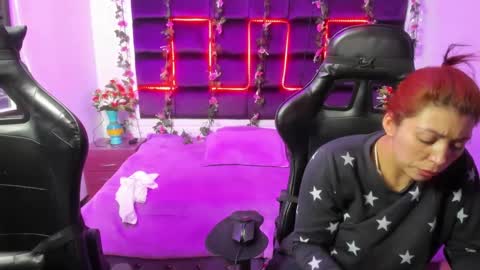 Snapshot of hornyy_mom chatting on 02/20/25, 12:36 hornyy mom online show from 02/20/25, 12:36