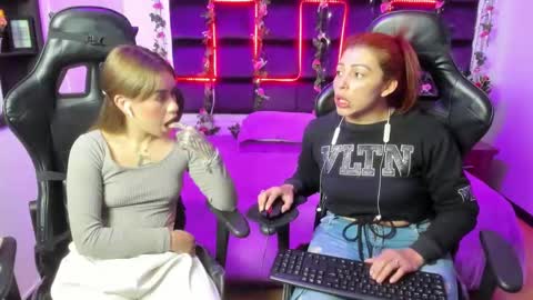 Snapshot of hornyy_mom chatting on 02/21/25, 11:55 hornyy mom online show from 02/21/25, 11:55