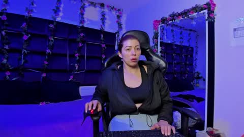 Snapshot of hornyy_mom chatting on 09/11/25, 12:49 hornyy mom online show from 09/11/25, 12:49