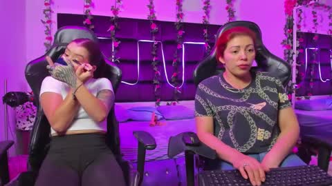 Snapshot of hornyy_mom chatting on 09/19/25, 02:07 hornyy mom online show from 09/19/25, 02:07