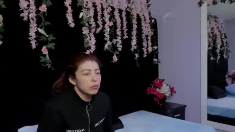 Snapshot of hornyy_mom chatting on 09/29/25, 12:54 hornyy mom online show from 09/29/25, 12:54