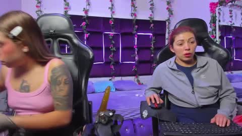 Snapshot of hornyy_mom chatting on 09/30/25, 02:11 hornyy mom online show from 09/30/25, 02:11