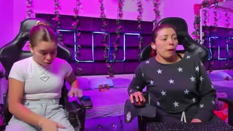 Snapshot of hornyy_mom chatting on 10/10/25, 01:21 hornyy mom online show from 10/10/25, 01:21