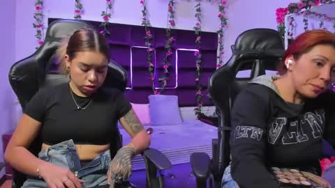 Snapshot of hornyy_mom chatting on 10/27/25, 01:26 hornyy mom online show from 10/27/25, 01:26